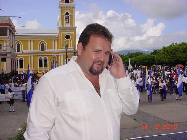 El Alcalde, ing. Eulogio Mejia, juramento a los estudiantes.
